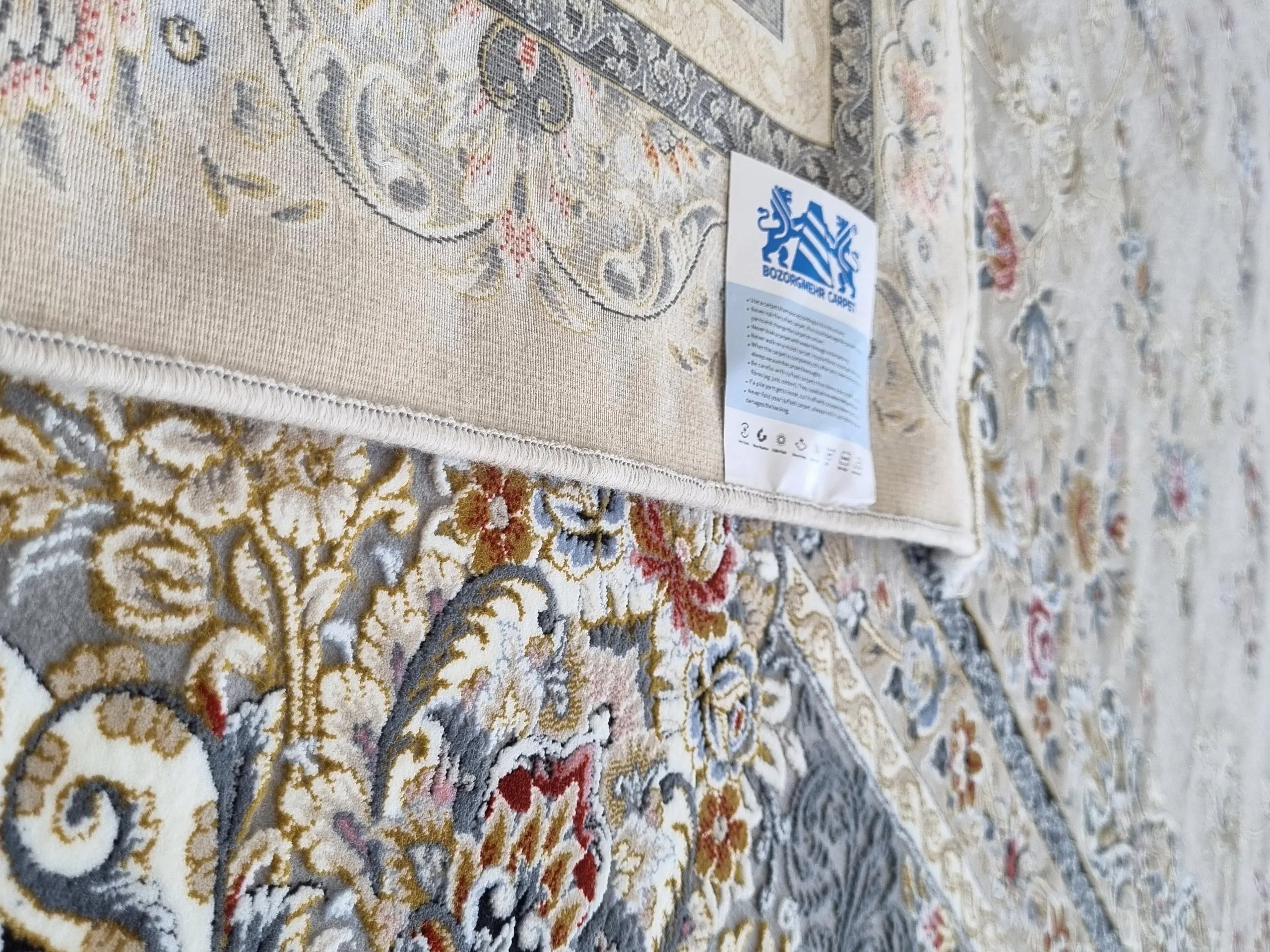 نکات مهم در انتخاب فرش برای مبل قهوه‌ای