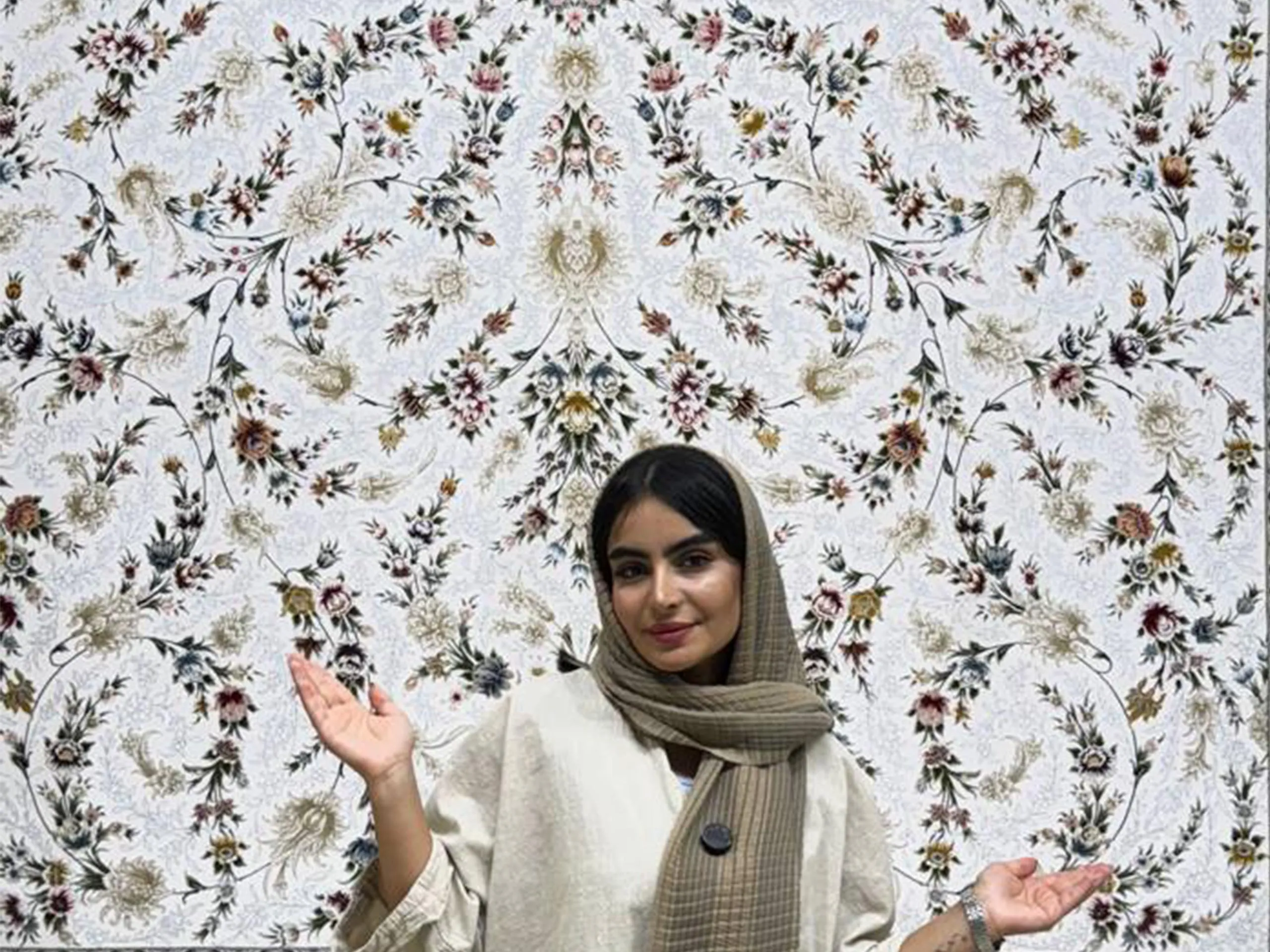 ست کردن فرش سفید؛ بهترین ایدهها برای دکوراسیون با فرش سفید 2 راهنمای ست کردن فرش سفید با دکوراسیون